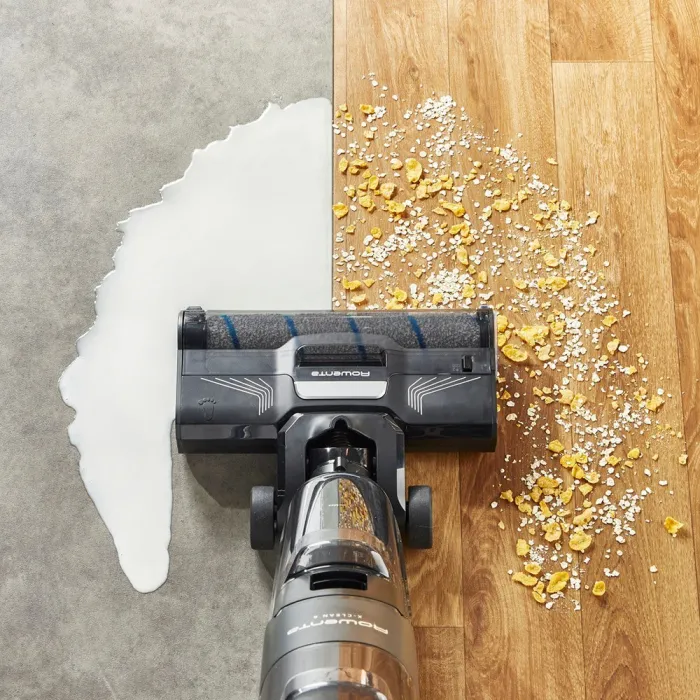Пилосос Rowenta безпровідний миючий X-Clean 4, 200Вт, конт пил -0.45л, конт для води-0.73л, автон. робота до 50хв, вага-5.4кг, НЕРА, чорний GZ5035WO